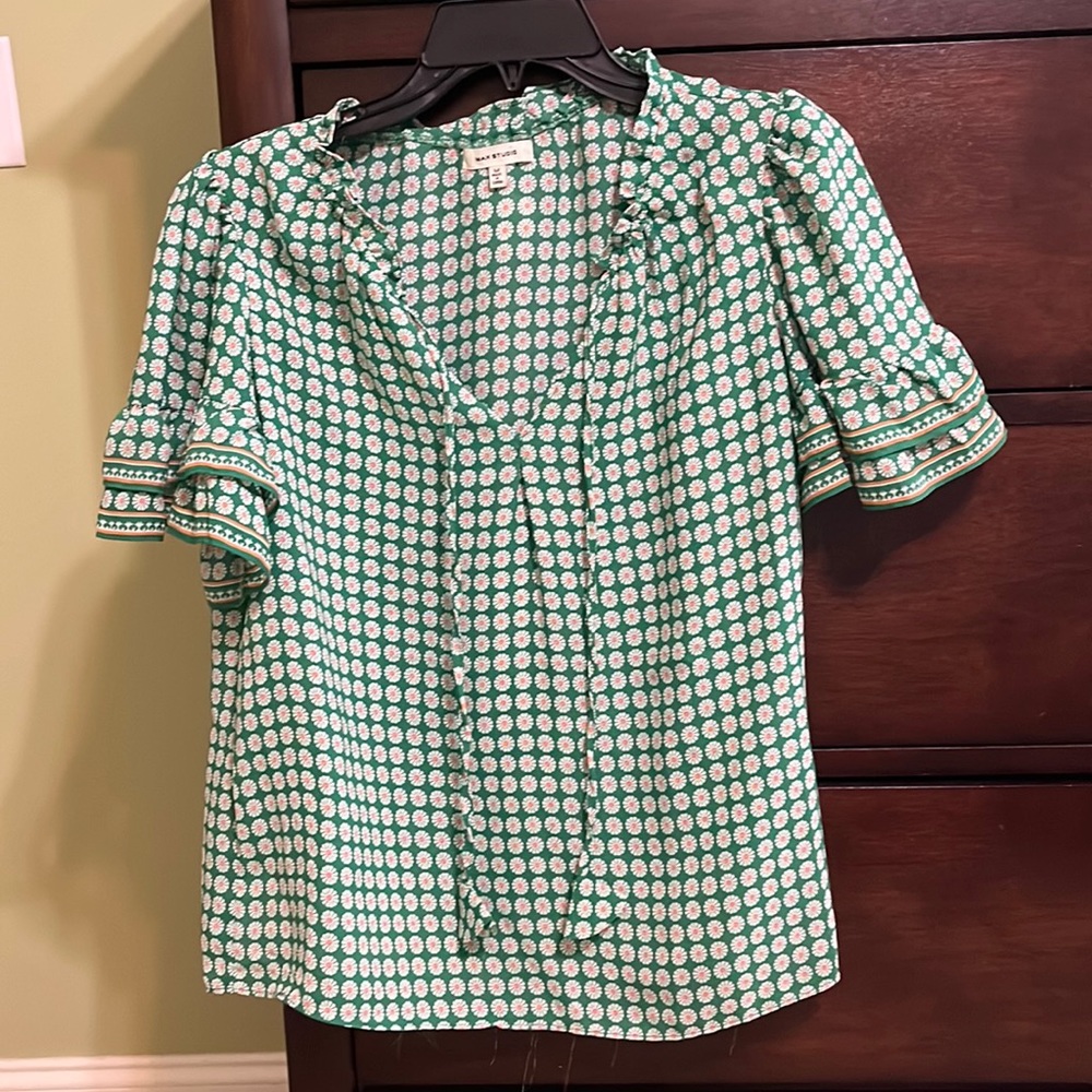 Green blouse with flowers